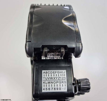 Etichettatrice alfanumerica a 3 righe BLITZ T11/A12 per etichette 28x29 mm, ideale per studi medici, odontoiatrici e saloni di bellezza